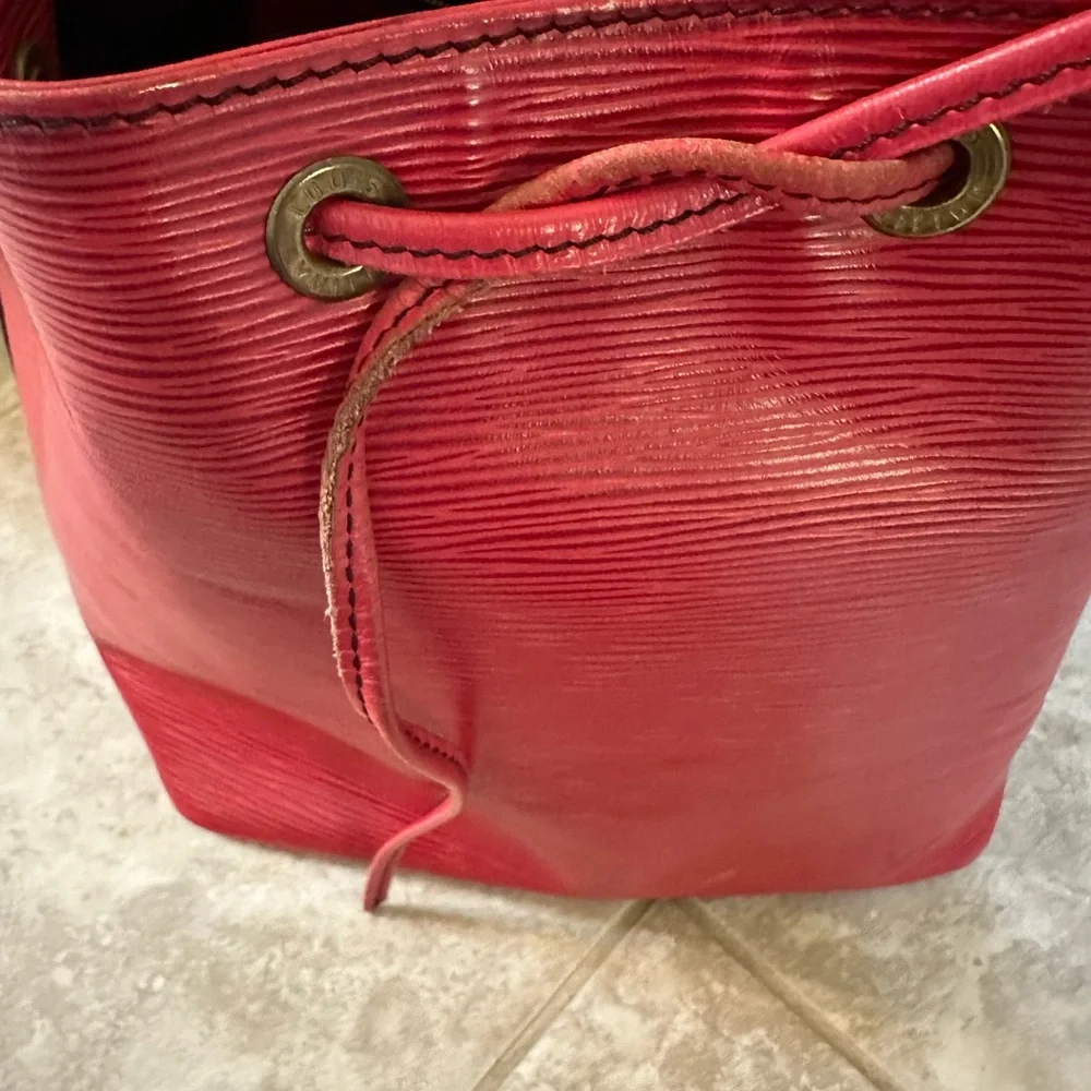 🌸🌸🌸Authentic Louis Vuitton Leather LV Petit Noe Red Epi - Picture 9 of 12